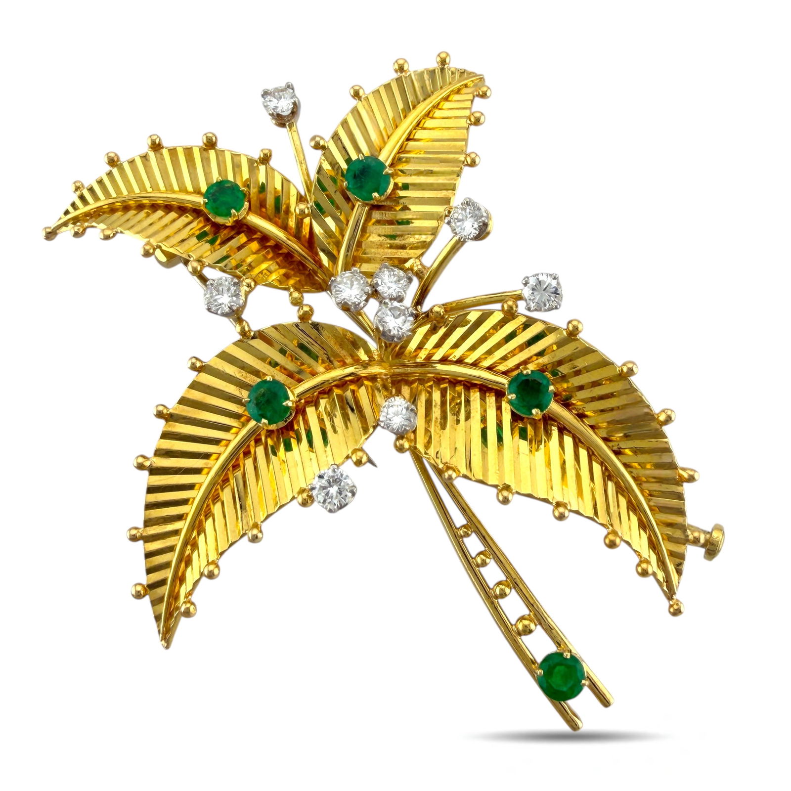 Brooch - 18 kt. Yellow gold, Exclusive Cartier 18K Yellow Gold 0.90ct Diamond & 0.90ct Emerald Palm: Exclusive Cartier 18K Yellow Gold 0.90ct Diamond & 0.90ct Emerald Palm Flower BroochA striking Cartier brooch crafted in rich 18K yellow gold and designed in an elegant palm-flower motif. The sculptur