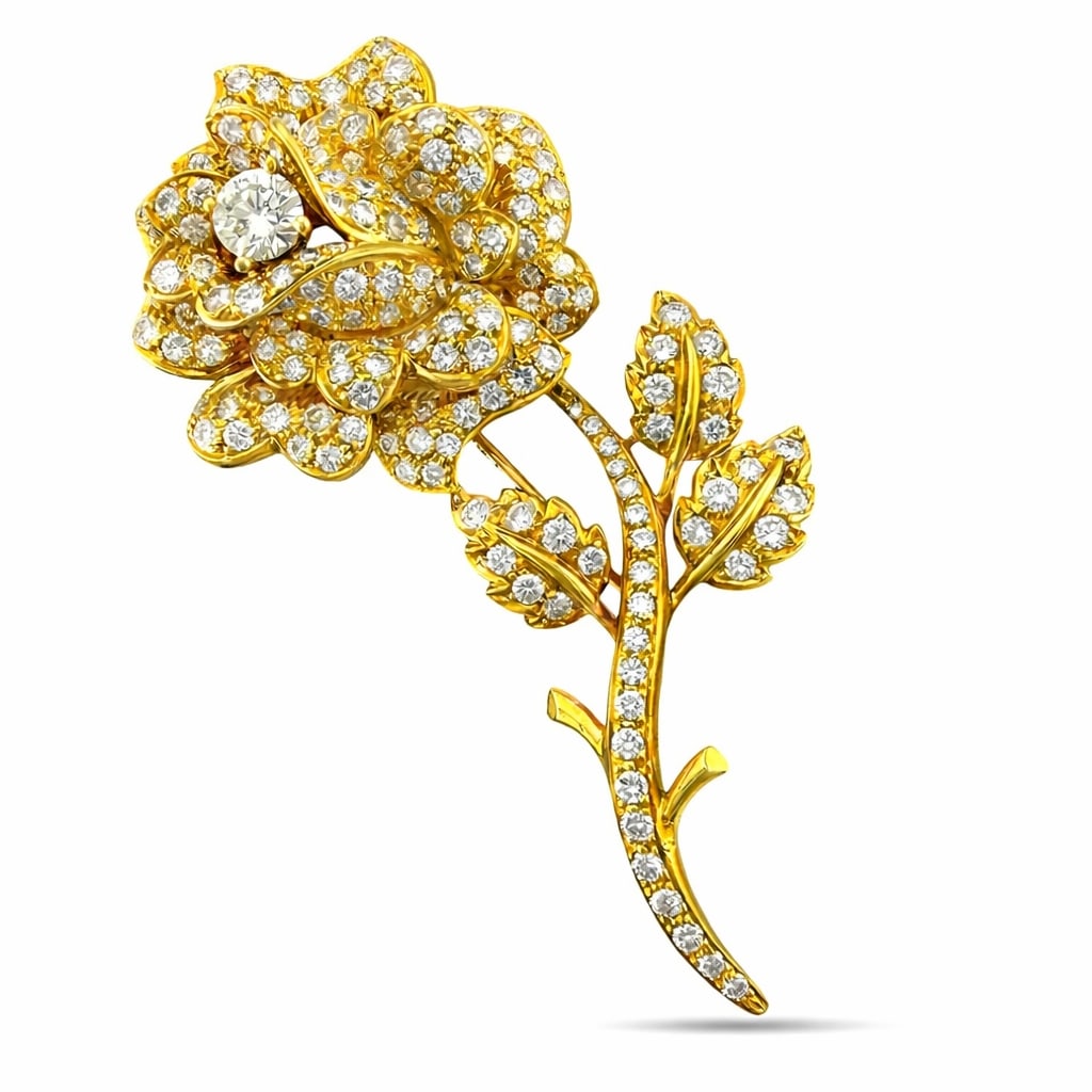 Brooch - 18 kt. Yellow gold, Exclusive 18K Yellow Gold 7.00ct Diamond-Set Floral Brooch - 7.00ct.: Exclusive 18K Yellow Gold 7.00ct Diamond-Set Floral Large BroochAn exquisite 18K yellow gold floral brooch showcasing a beautifully sculpted blossom and leaves, each surface completely pave-set with b
