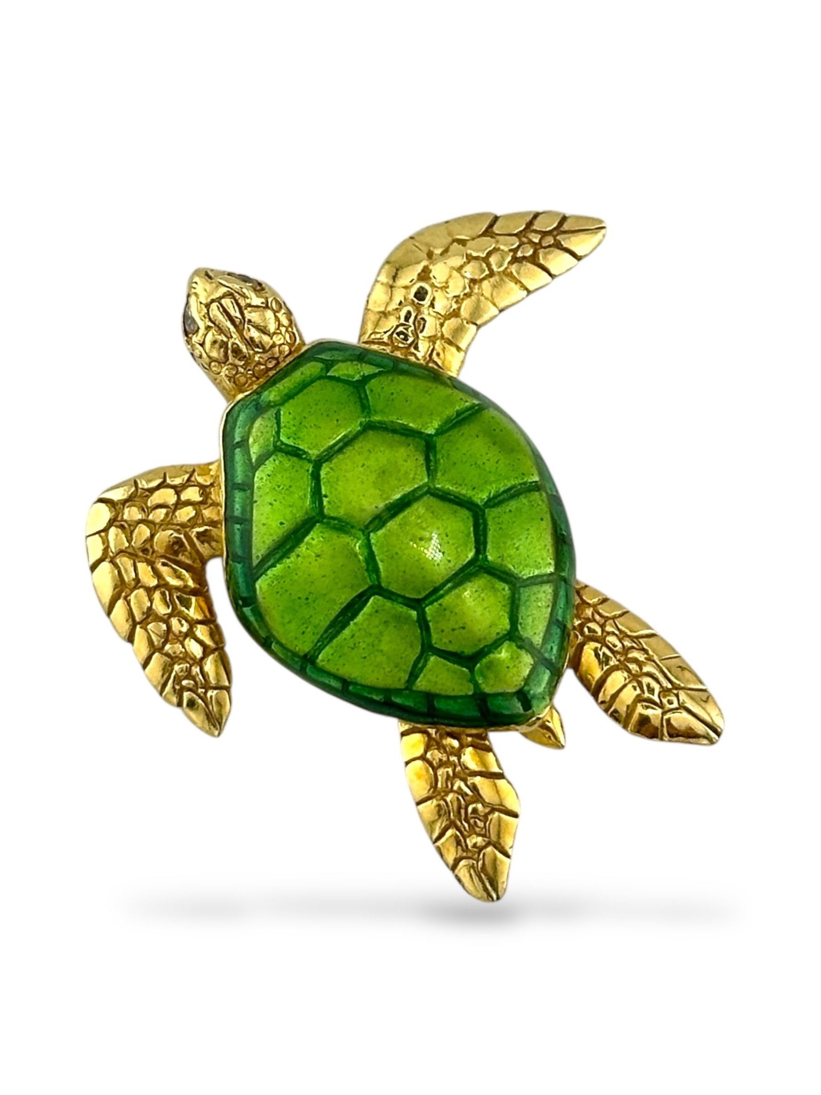 Brooch - 18 kt. Yellow gold, 18K Yellow Gold Turtle Brooch with Green Enamel Shell: 18K Yellow Gold Turtle Brooch with Green Enamel ShellA finely crafted turtle brooch in rich 18K yellow gold, distinguished by its striking green enamel shell. The piece carries a delightful sense of c