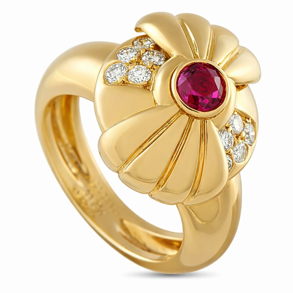 Boucheron - 18 kt. Yellow gold, BOUCHERON Vintage 18K Yellow Gold Diamond and Burma Ruby Ring Ruby -: BOUCHERON Vintage 18K Yellow Gold Diamond and Burma Ruby RingA unique design makes this vintage Boucheron ring an elegant addition to any jewelry collection. Crafted from 18K Yellow Gold, inset gemsto