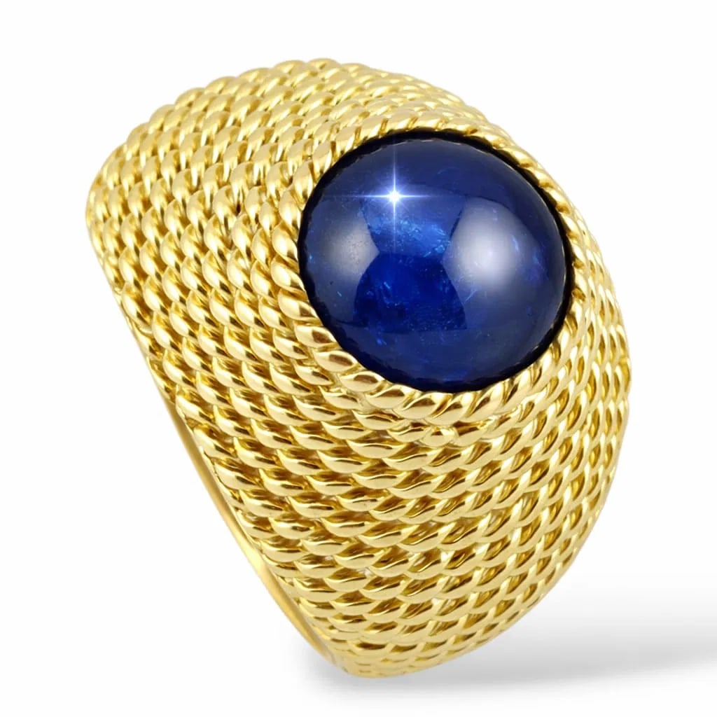 Boucheron - 18 kt. Yellow gold, Boucheron Vintage 18K Yellow Gold and 4.0ct Natural Sapphire Rope: Boucheron Vintage 18K Yellow Gold Sapphire Rope Dome RingThe Boucheron Vintage 18K Yellow Gold Sapphire Rope Dome Ring is a luxurious and elegant piece of jewelry. Crafted with 18K yellow gold, this r