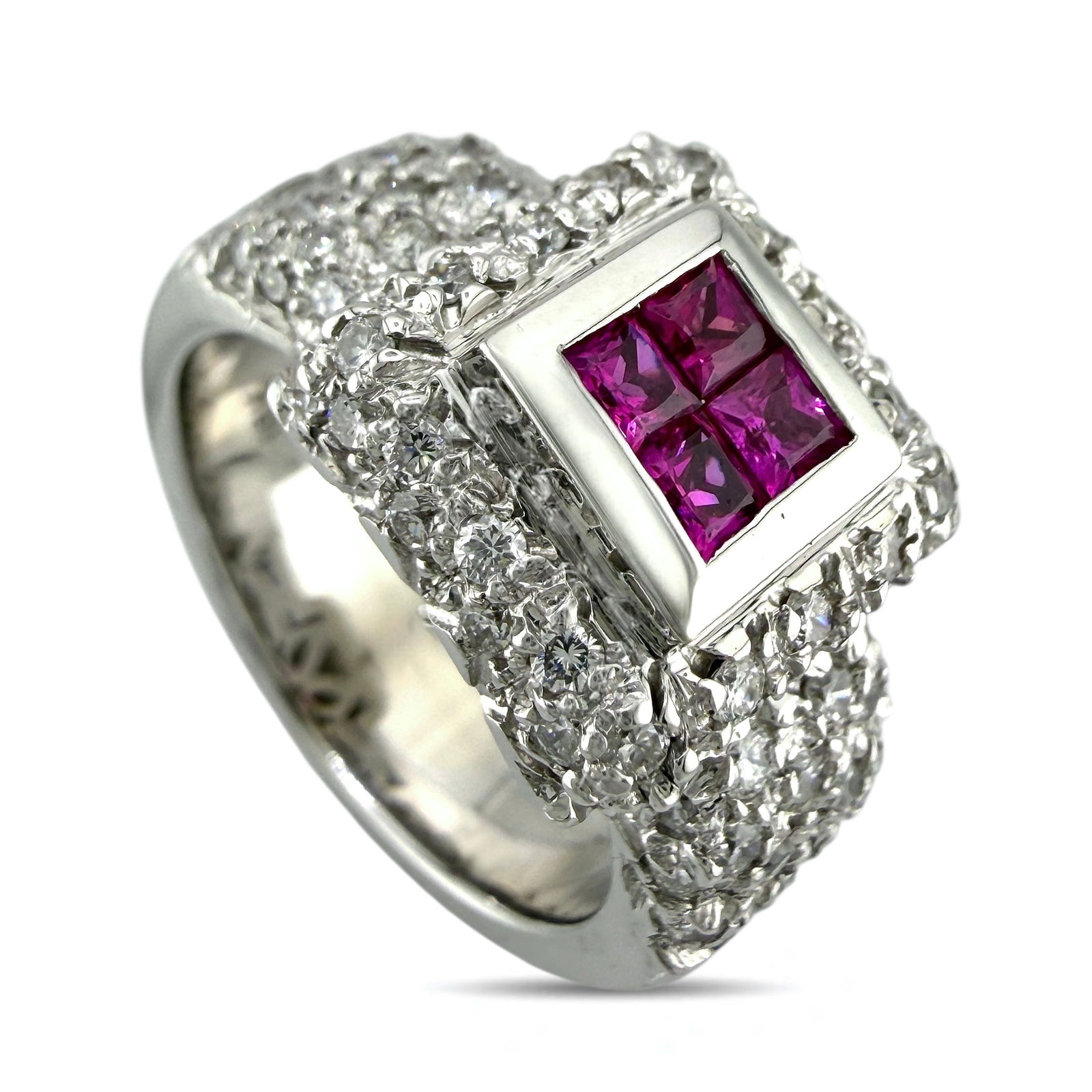 18 kt. Exclusive 18K White Gold 0.32ct Ruby and 0.90ct Diamond Ring, White gold - 1.22ct. tw. (1 of 6)
