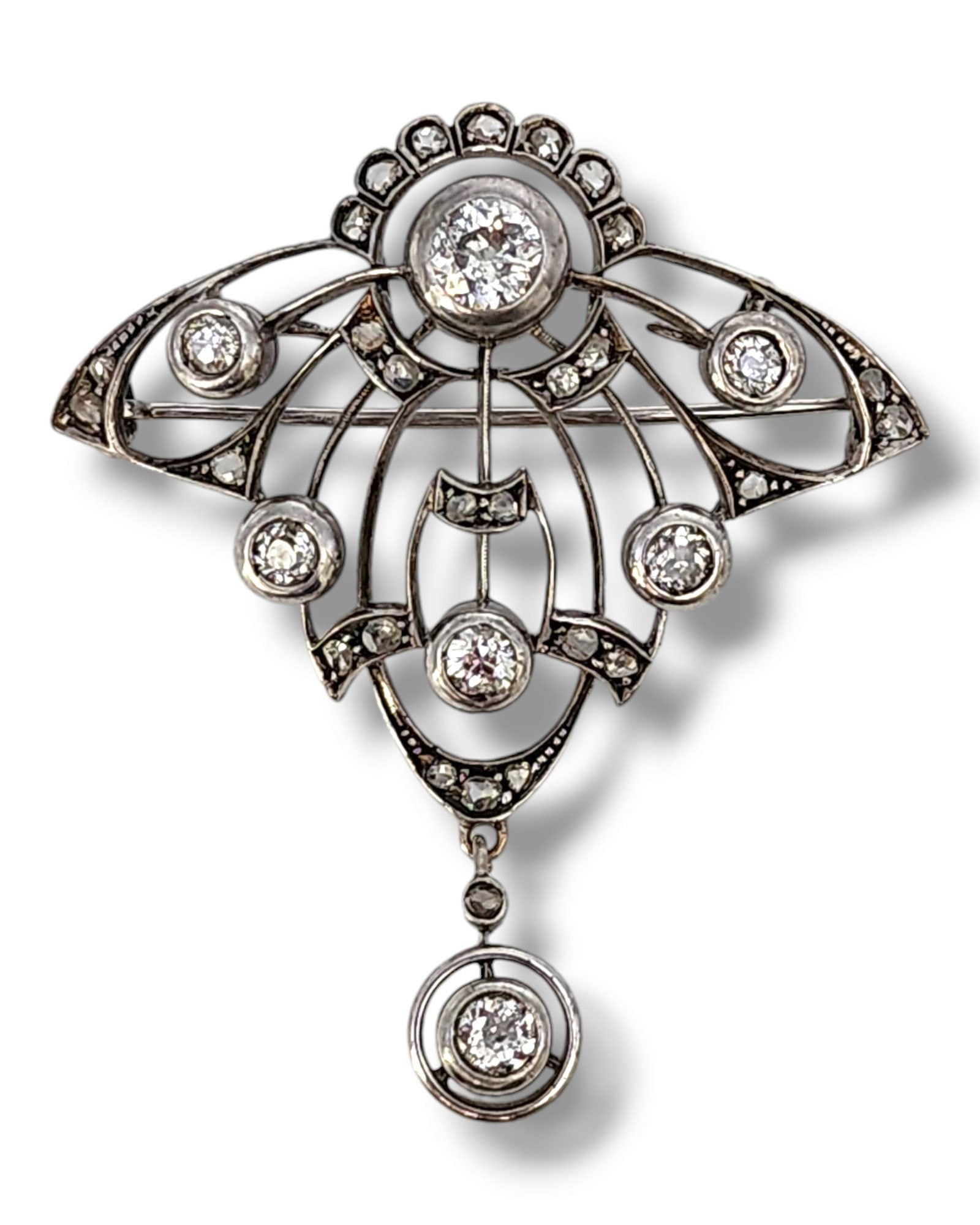 14 kt. White gold, 19th Century Antique Gold and Diamonds Women's Brooch, 2.56 Ct - 2.56ct. tw.: Laura Inghirami and Donna Jewel act as guest curators for this auction. Laura Inghirami and Donna Jewel are not the seller and have not screened or otherwise reviewed the objects and cannot be held re