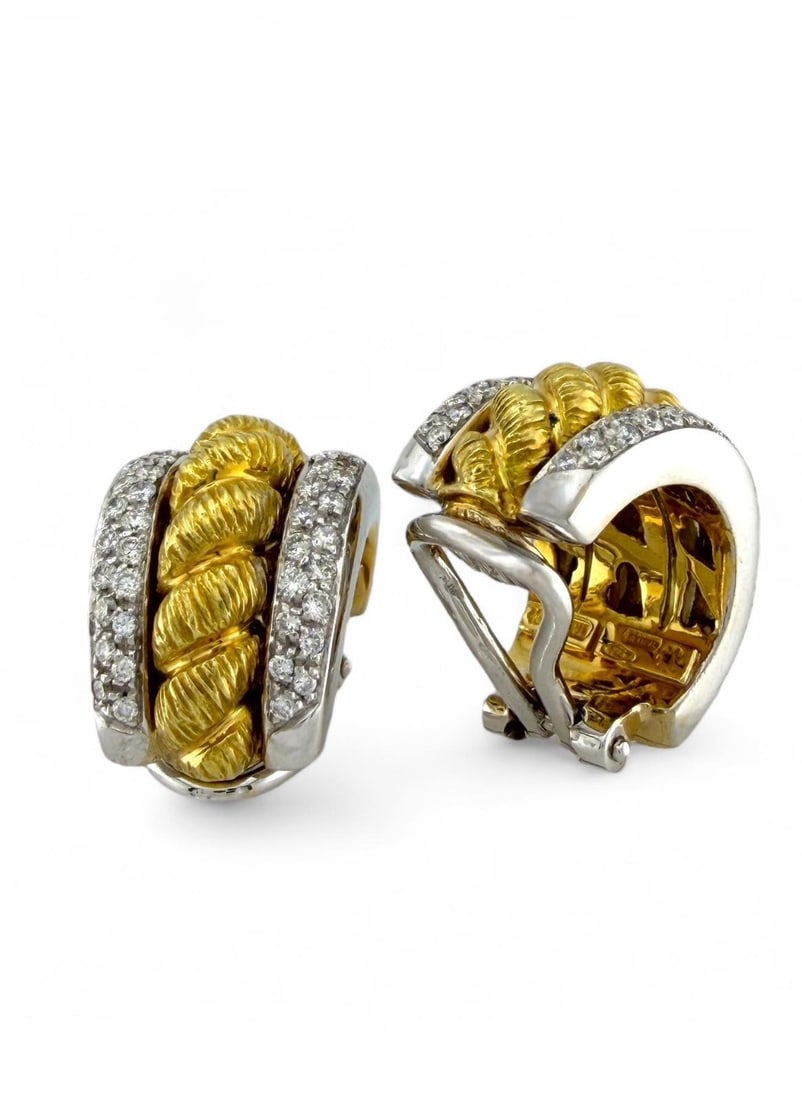 18 kt. Yellow gold, Exclusive 18K Yellow & White Gold 0.70ct Diamond Earrings, White gold - 0.70ct.: Exclusive 18K Yellow & White Gold 0.70ct Diamond EarringsAn elegant pair of Italian crafted earrings in rich 18 karat yellow and white gold. The two tone design creates beautiful contrast and depth, w