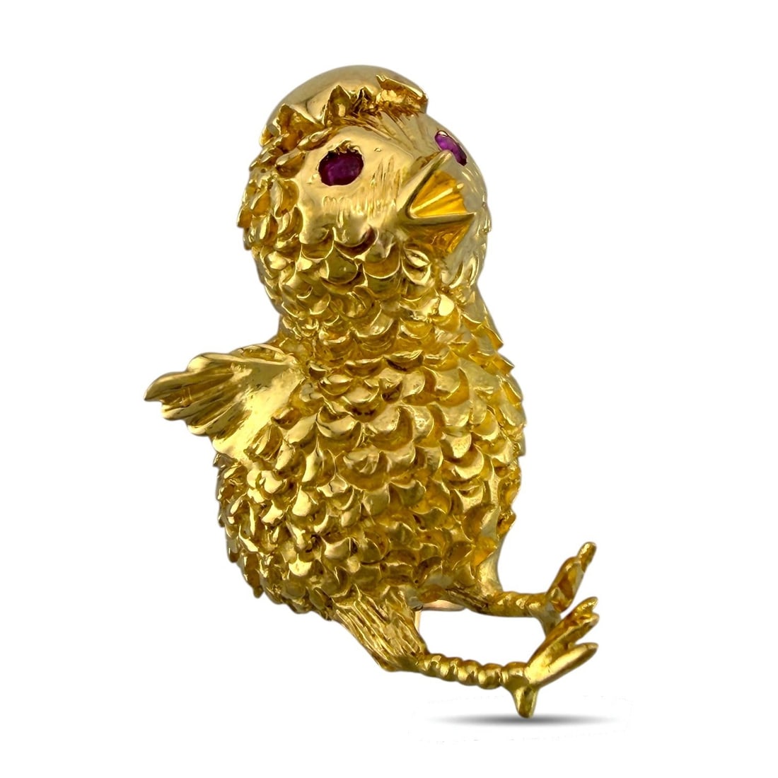 14 kt. Yellow gold, Exclusive 14K Yellow Gold Ruby-Eyed Hatching Chick Brooch: Exclusive 14K Yellow Gold Ruby-Eyed Hatching Chick BroochA charming and finely detailed vintage brooch crafted in rich 14 karat yellow gold, depicting a delicate chick emerging from its shell. The scu