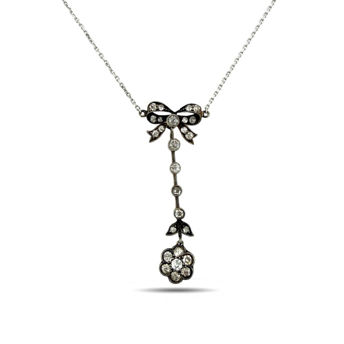 Necklace - 14 kt. Exclusive 14K White Gold 1.00ct Diamond Pendant Necklace, White gold - 1.00ct.: Exclusive 14K White Gold 1.00ct Diamond Pendant NecklaceAn elegant vintage Necklaces crafted in luminous white gold and finished with a refined pendant design set with sparkling diamonds. The