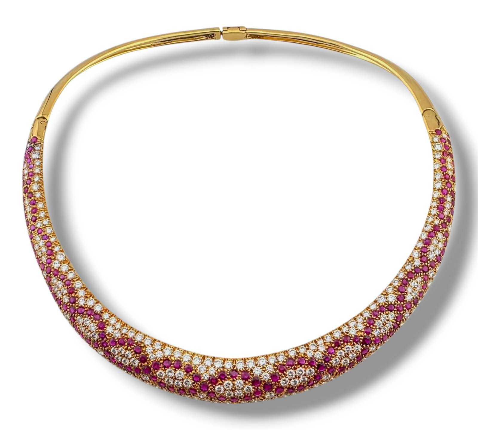 18 kt. Yellow gold, 8.3ct Ruby and 13.5ct Diamond Necklace in 18K Gold - 21.8ct. tw. Diamond: 8.3ct Ruby and 13.5ct Diamond Necklace in 18K GoldMasterfully crafted in 18K yellow gold, this luxurious necklace dazzles with 264 brilliant diamonds and 166 vivid rubies, totaling an impressive