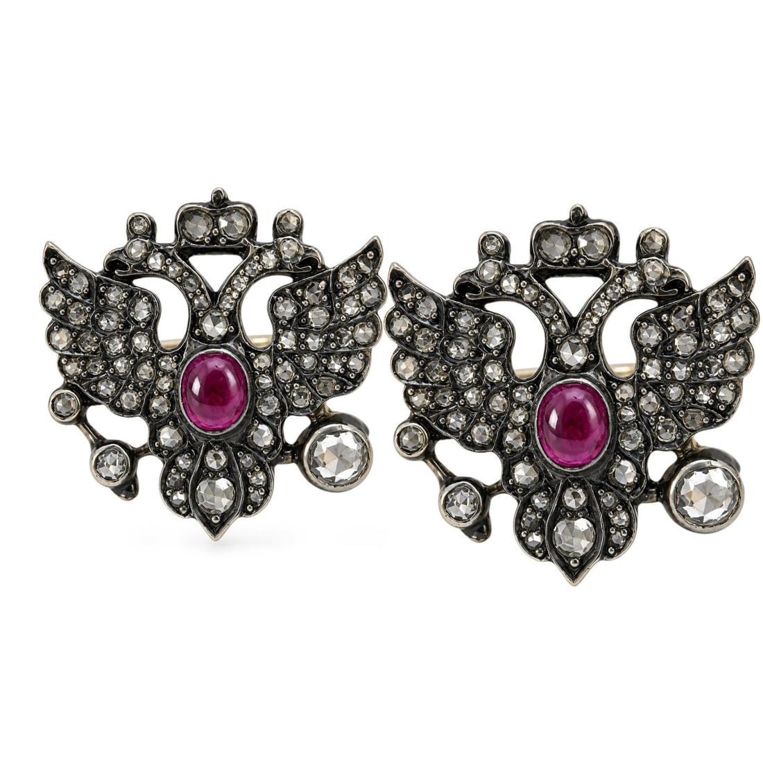 K. Faberge Imperial Russian Jeweled 56K Gold & Diamond Presentation Imperial Cufflinks: K. Faberge Imperial Russian Jeweled 56K Gold & Diamond Presentation Imperial Cufflinks Marked with initials A*H for Fabergé master August Hollming, active 1880-1913 Material: Marked 56 Gold 56 assay 
