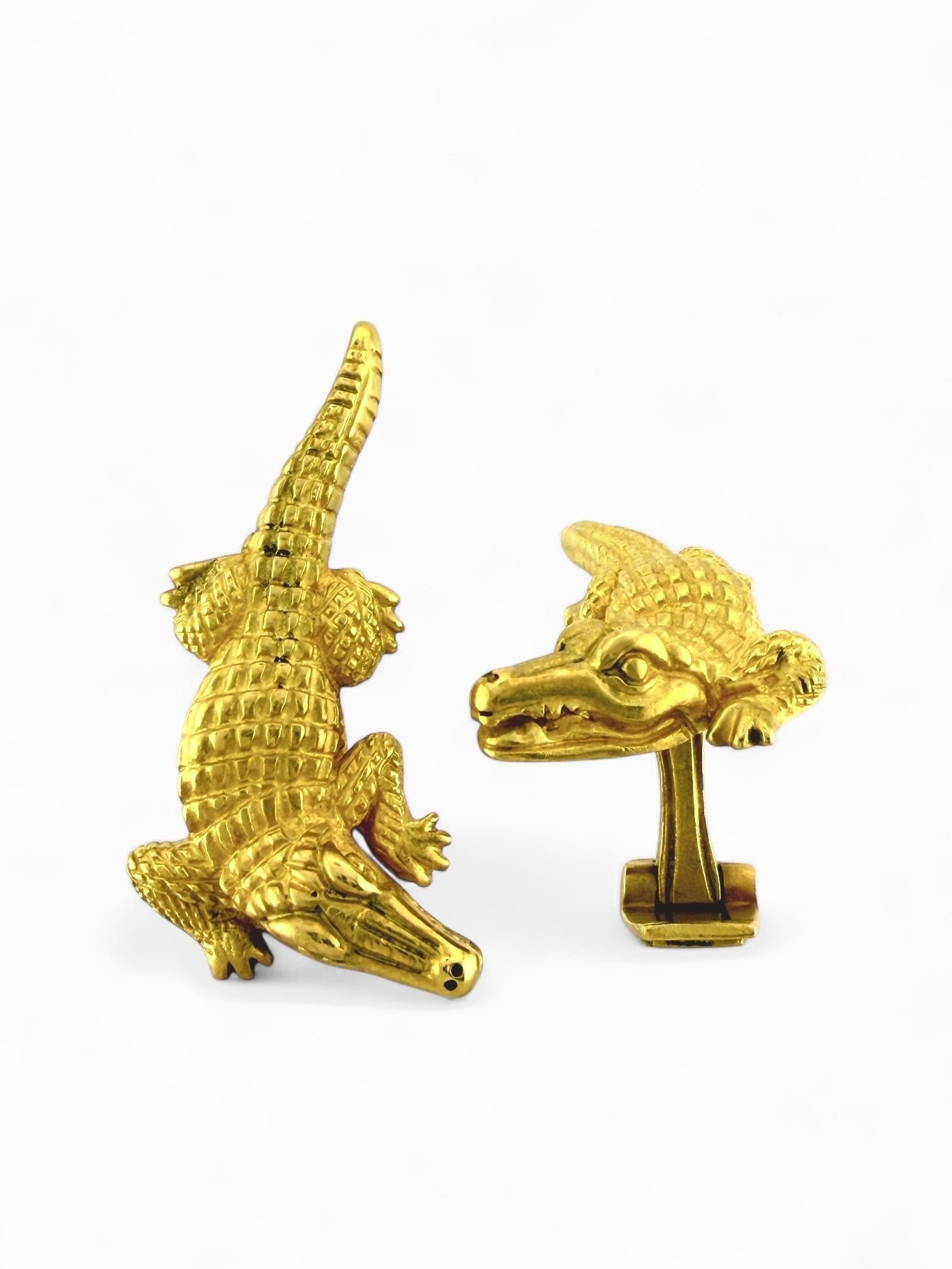 Kieselstein Cord 18K Yellow Gold Alligator Cufflinks: Kieselstein Cord 18K Yellow Gold Alligator Cufflinks A rare and highly collectible pair of alligator cufflinks by the celebrated American designer Kieselstein Cord. Expertly crafted in rich 18 karat y