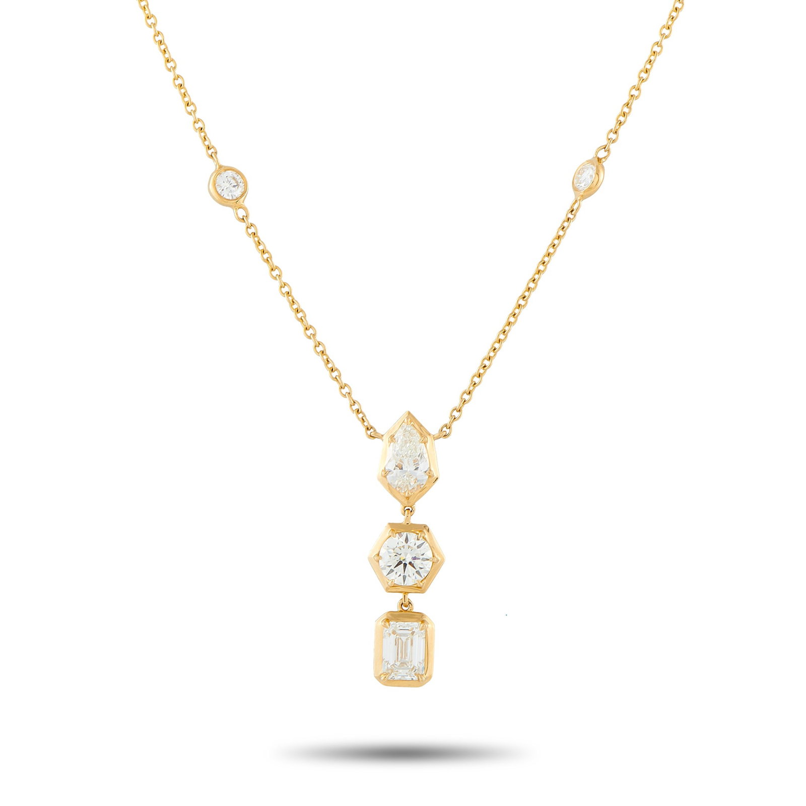 18K Yellow Gold 2.75ct Diamond Necklace: This luxury necklace is ideal for any occasion. A 1.85 carat Diamond shines brightly from its place within the central pendant, while additional Diamond accents totaling 0.90 carats provide plenty of 
