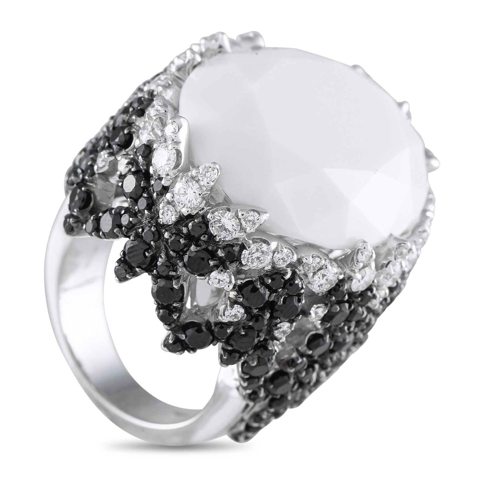 PASQUALE BRUNI 18K White Gold 5.01ct Diamond and Agate Ring: An undeniably opulent design makes this Pasquale Bruni ring a veritable work of wearable art. Crafted using traditional Italian techniques, the ornate 18K White Gold setting perfectly pairs 3.29 carat