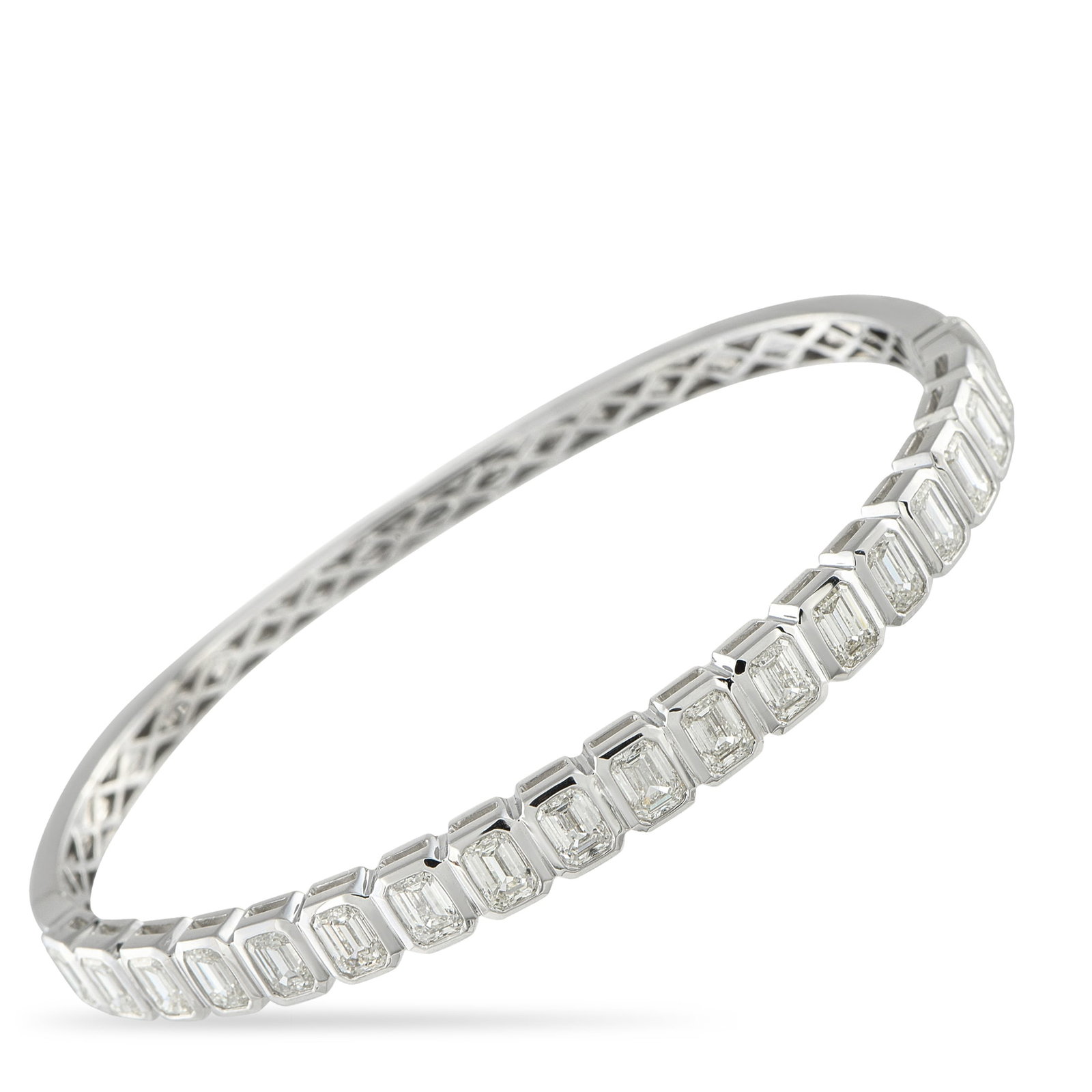 18K White Gold 5.90ct Diamond Bracelet: This bangle bracelet will add a touch of luxury to any ensemble. A simple 18K White Gold setting offers understated elegance, while sparkling Diamonds with a total weight of 5.90 carats make it imposs
