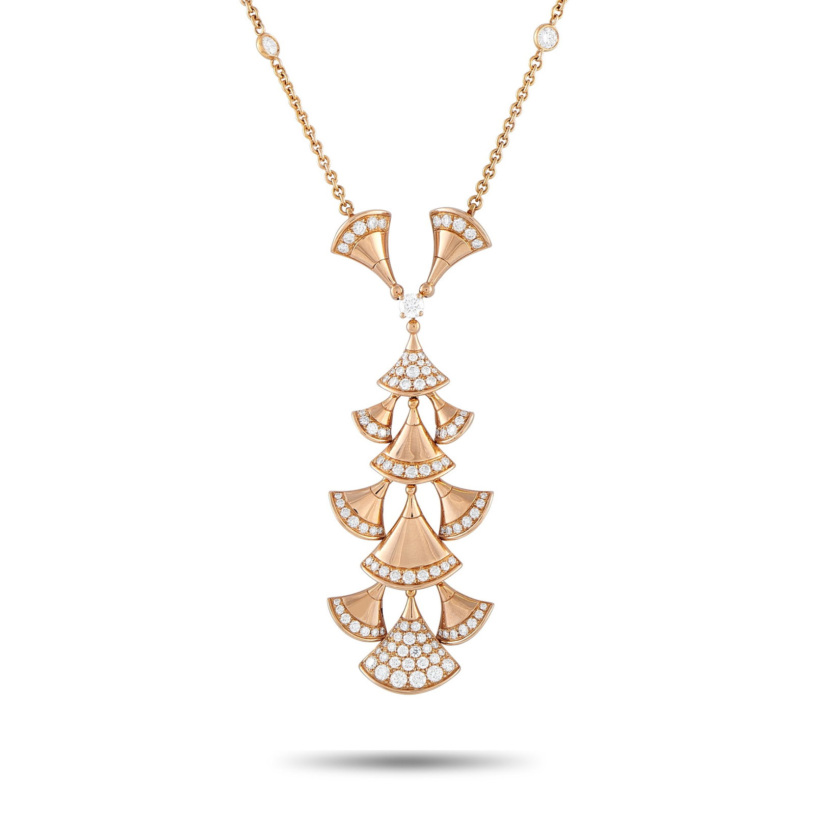 BVLGARI Divas’ Dream 18K Rose Gold 1.70ct Diamond Necklace: Inspired by Italian glamour and distinctive Roman spirit, this Bvlgari Divas’ Dream necklace is a veritable work of art. The collection’s iconic fan motif is creatively arranged to create this pie