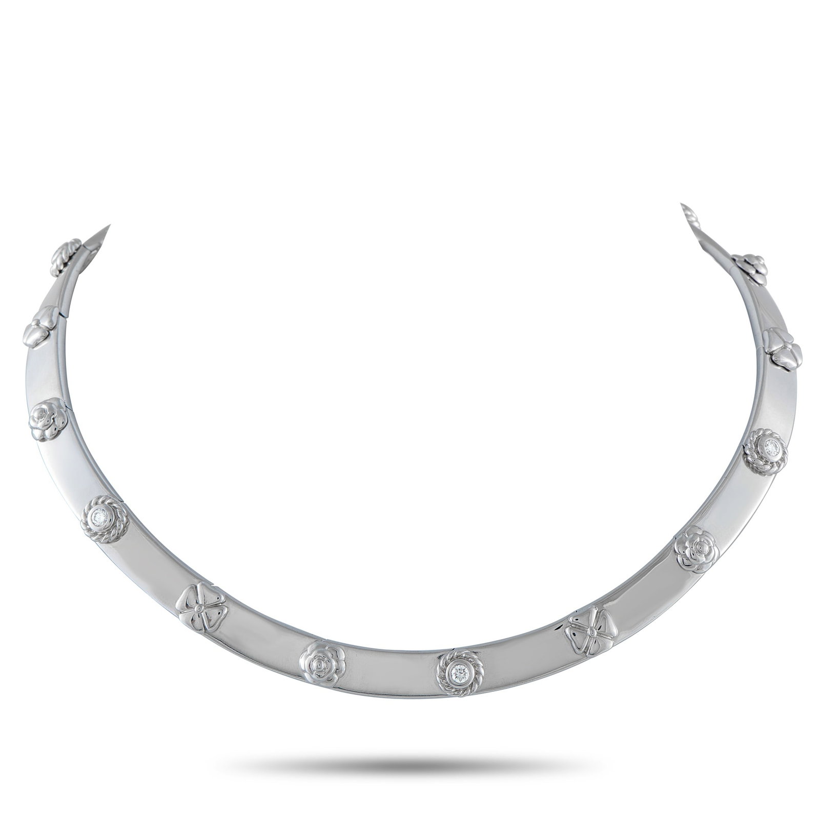 CHANEL Three Symbols 18K White Gold Necklace: A striking design makes this Chanel Three Symbols necklace impossible to ignore. Sleek and stylish, it comes to life thanks to the four-leaf clover, camellia, and rosette symbols. Crafted from 18K Whi