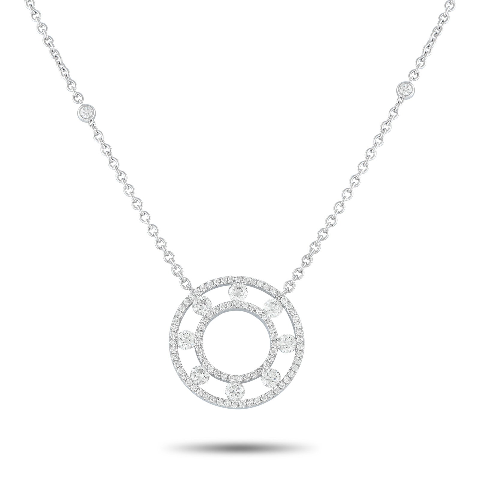 18K White Gold 1.25ct Diamond Necklace: A stunning circular pendant serves as a stunning focal point on this elegant necklace. Chic and incredibly stylish, Diamonds with a total weight of 1.25 carats allow it to come alive every time it