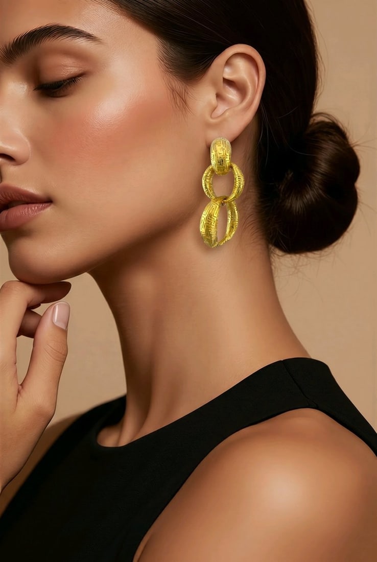 18K Yellow Gold Carved Drop Earrings: 18K Yellow Gold Carved Drop earrings A bold and beautifully sculpted pair of earrings crafted in 18 karat yellow Gold. The carved design gives the pair rich texture and dimension, creating a striking 