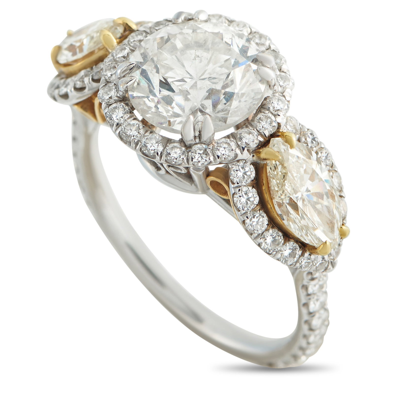 18K White Gold 3.52ct Diamond Ring: A detailed setting sets the stage for this impressive luxury ring. At the center, a 2.20 carat round-cut Diamond serves as a stunning focal point. Additional Diamonds with a total weight of 1.32