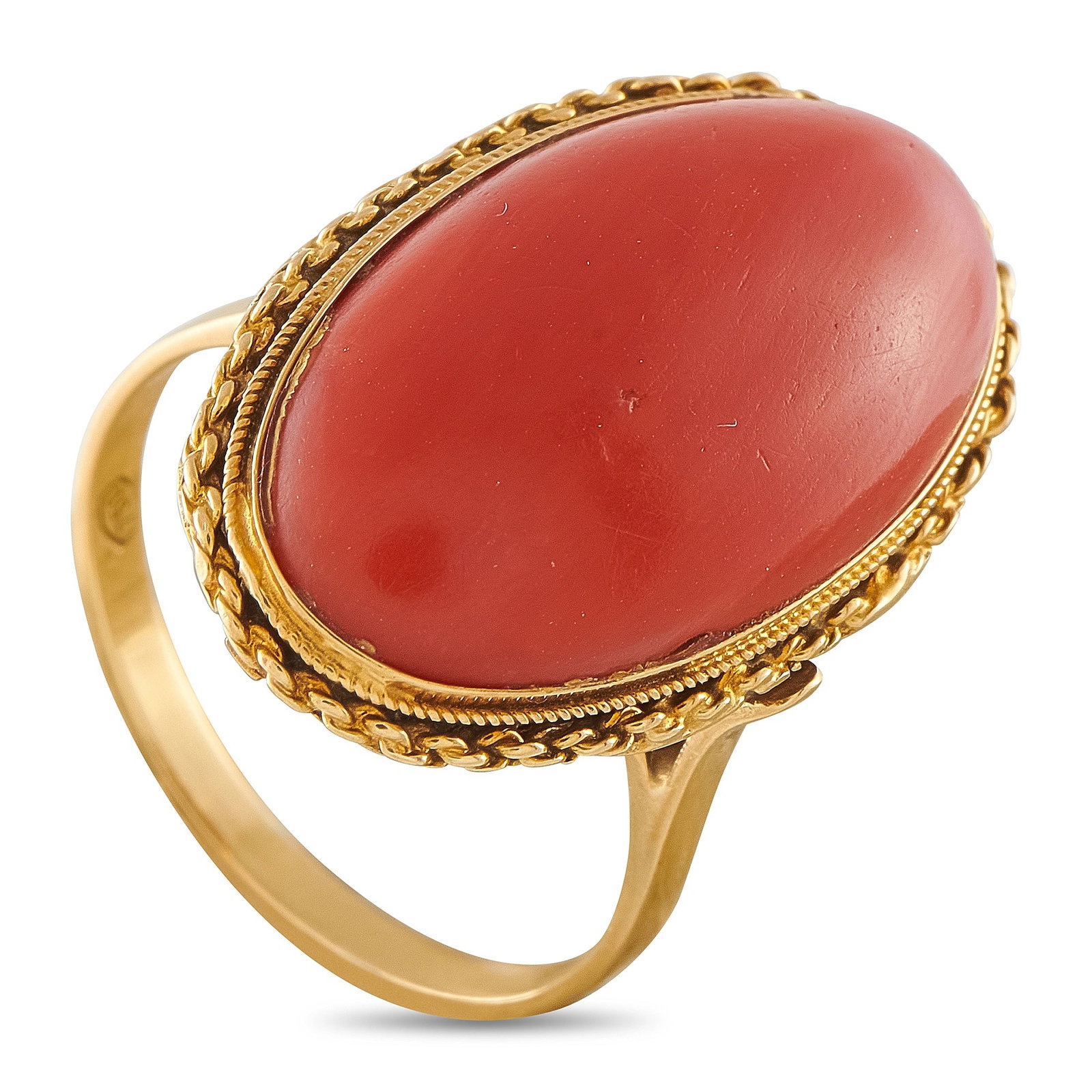 Vintage 18K Yellow Gold Coral Cocktail Ring: A charming vintage 18K yellow gold ring centering a large oval coral cabochon with a rich, deep oxblood red-orange tone and a smooth, polished surface. The stone is secured within an ornate twisted ro