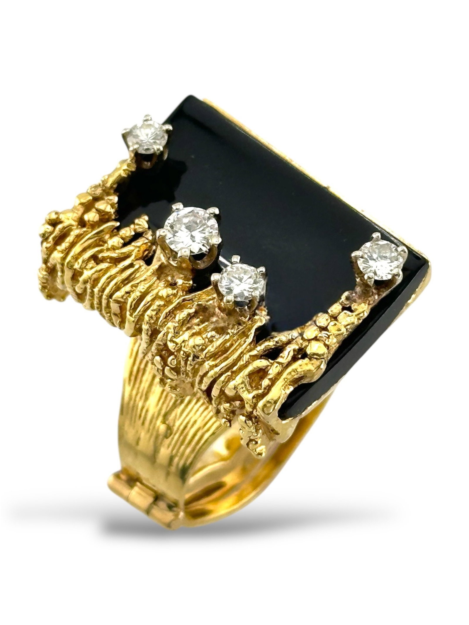 18K Yellow Gold Ring: 18K Yellow Gold Ring with Diamonds, Black Stone and Pressure-Relief Mechanism A bold and refined ring crafted in rich 18K yellow gold, featuring a striking black stone at its center and 0.41 carats