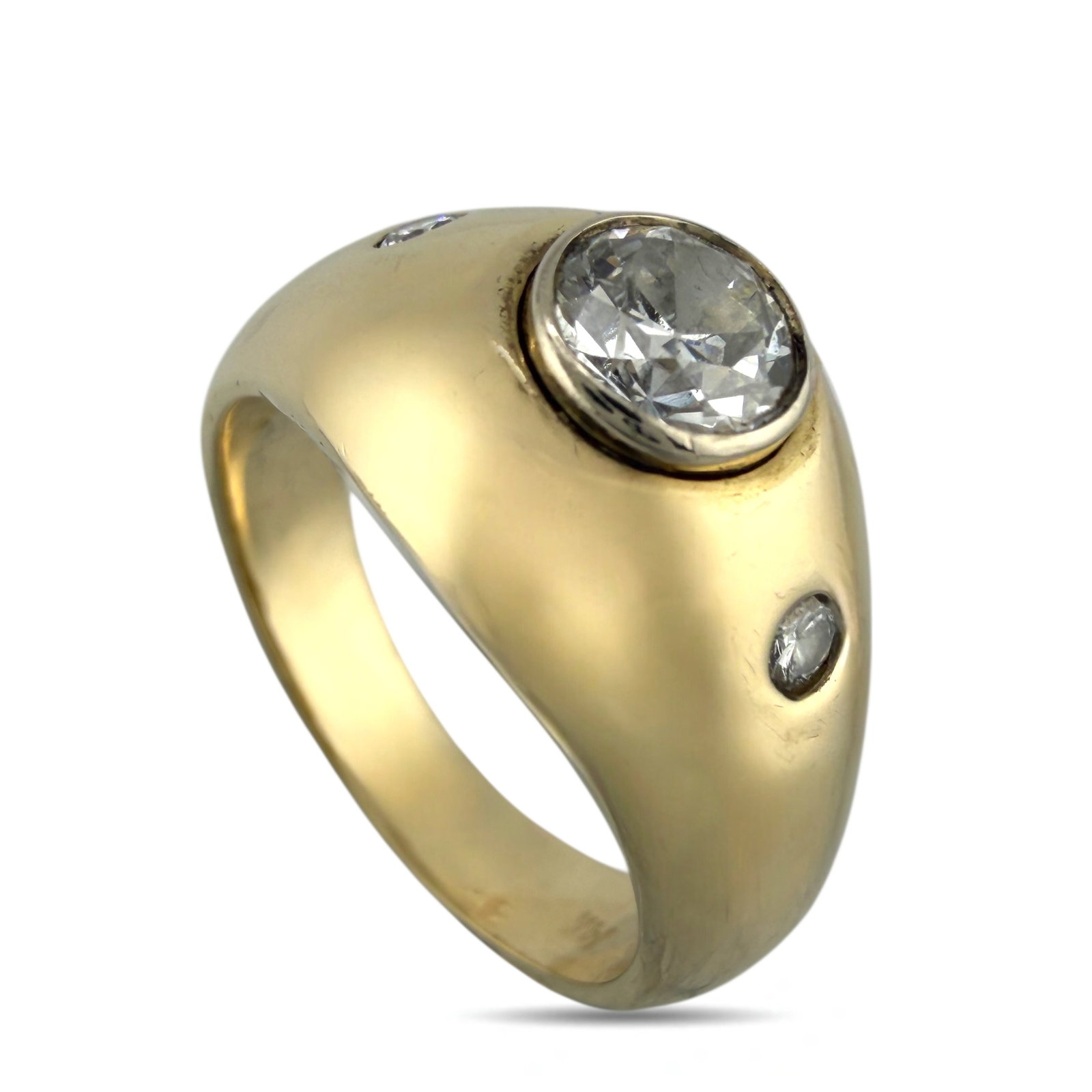 14K Yellow Gold 0.68ct Diamond Three-Stone Ring: 14K Yellow Gold 0.68ct Diamond Three-Stone Ring This elegant ring is crafted in 14K yellow gold and features a striking, large center diamond flanked by two smaller diamonds on either side. The