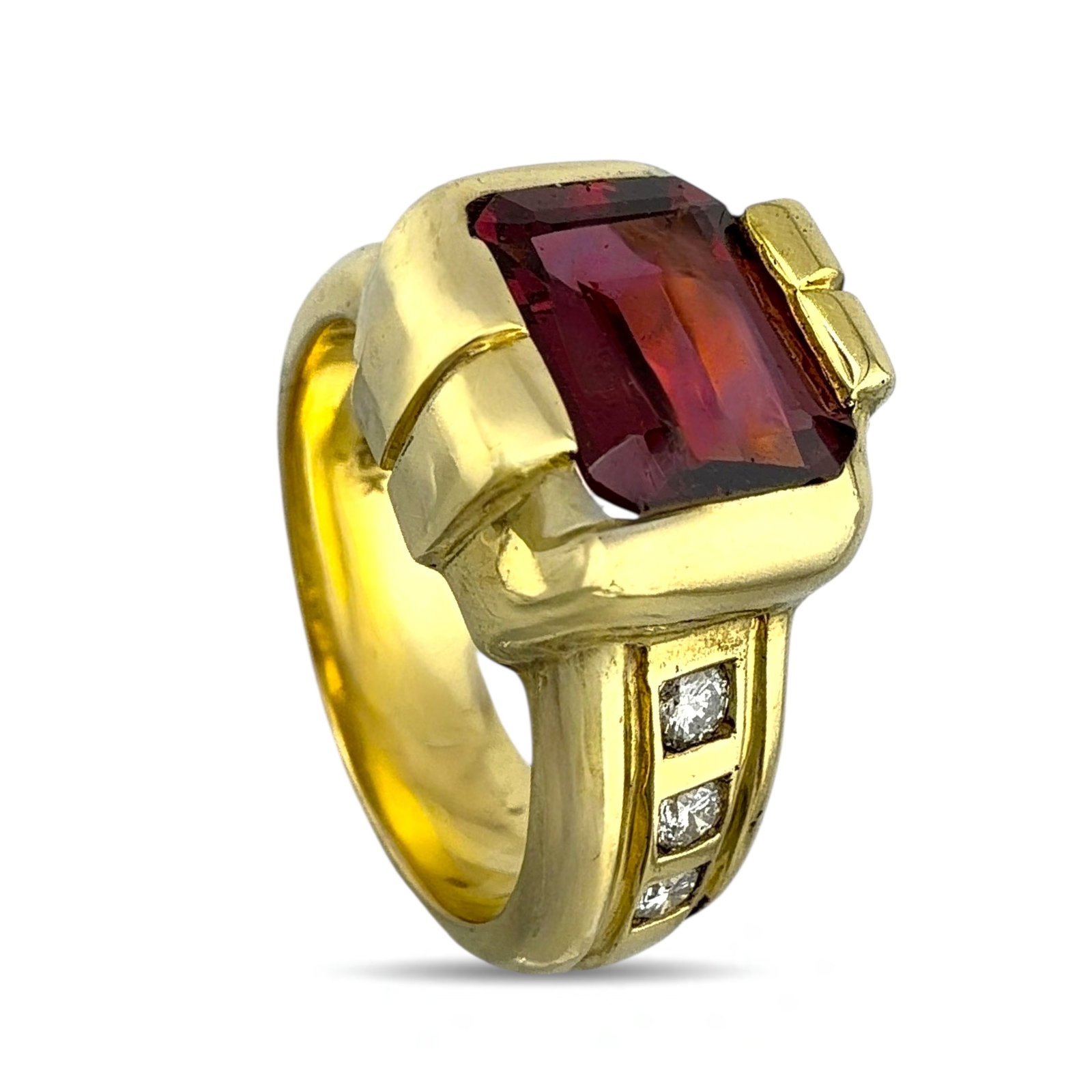 18K Yellow Gold 2.5ct Garnet and 0.18ct Diamond Ring: 18K Yellow Gold 2.5ct Garnet and 0.18ct Diamond Ring This refined ring is crafted in 18K yellow gold and features a striking rectangular-cut ruby at its center, framed by six sparkling diamonds that a
