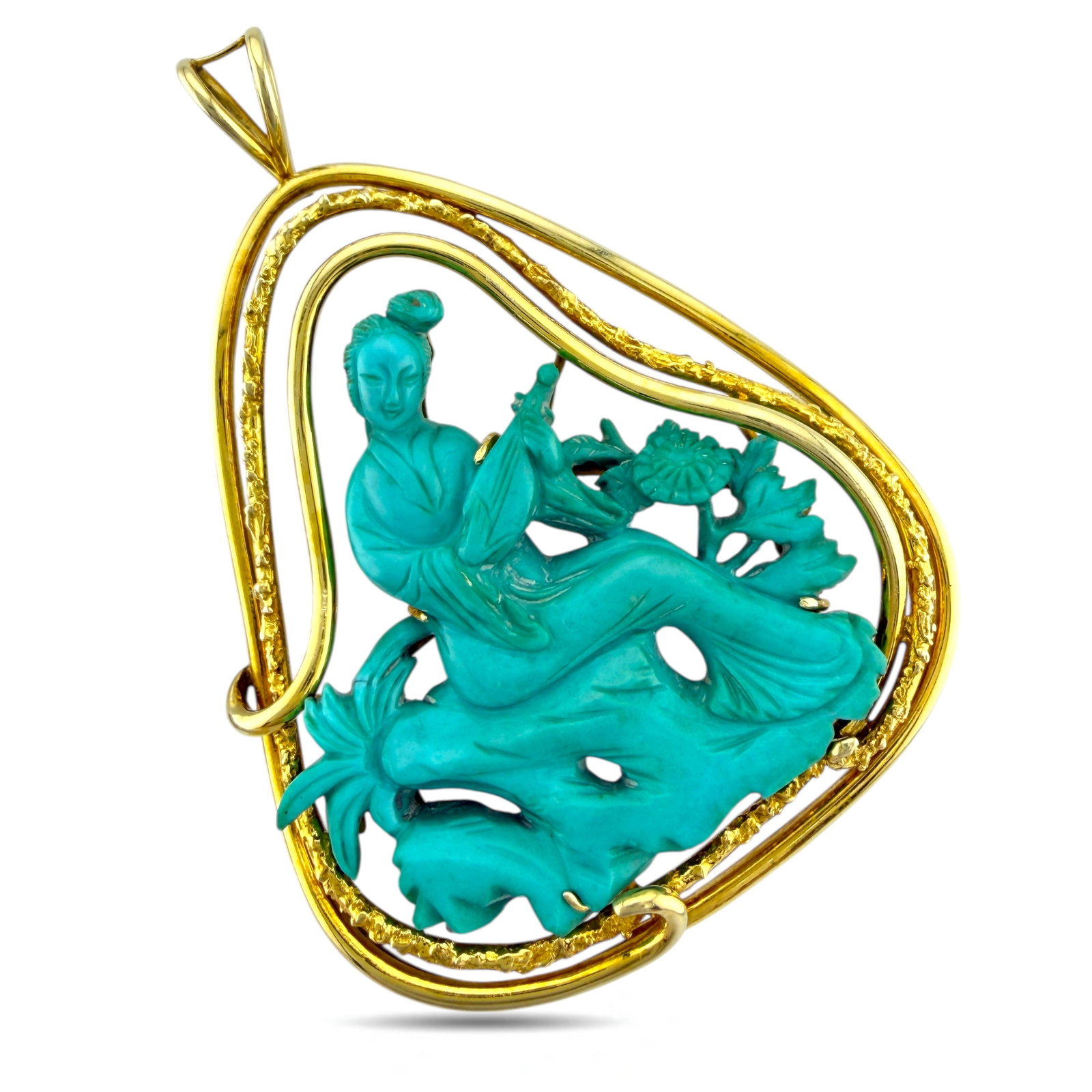 Chinese 14K Yellow Gold Turquoise Carved Asian Woman Pendant: Chinese 14K Yellow Gold Turquoise Carved Asian Woman Pendant A captivating and artful pendant featuring a beautifully carved turquoise panel depicting an Asian woman seated in a serene, traditional po