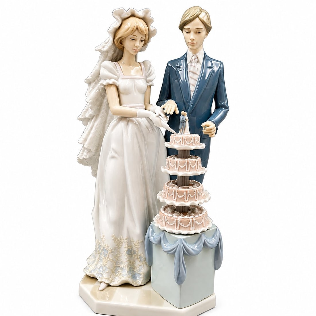 Lladro - Figurine - Lladro #5587 Wedding Cake Porcelain Figure (1 of 3)