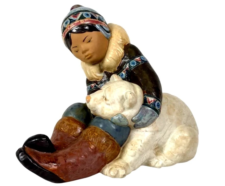 LLADRO ESKIMO PLAYING PORCELAIN FIGURINE 2097. (1 of 4)