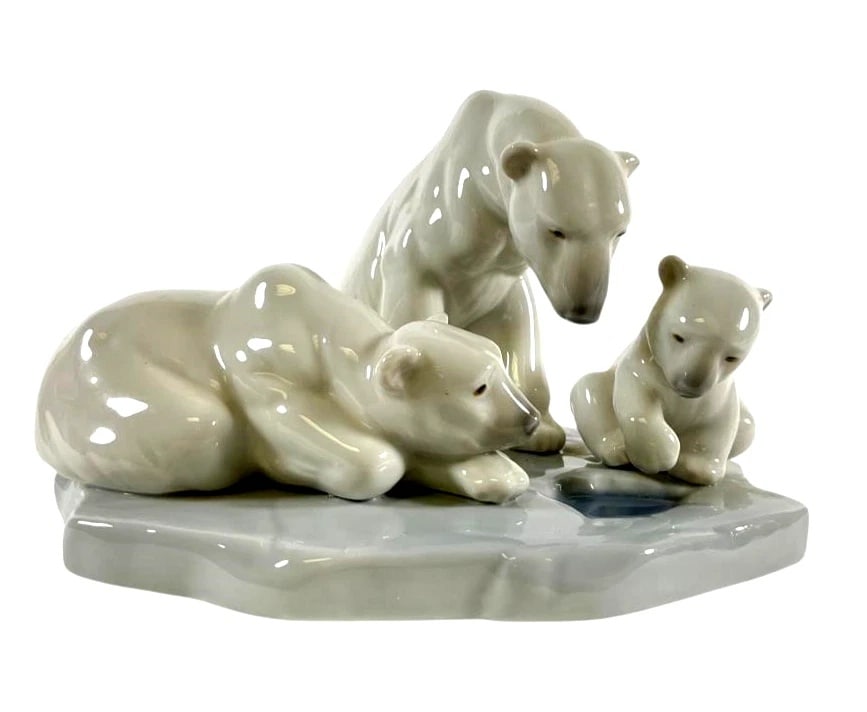 Lladro Vintage Polar Bear Family 1443: Lladro Vintage Polar Bear Family 1443Lladro porcelain figurine titled Polar Bear Family, model #1443. Features three polar bears on an icy base, measuring 6 inches in length and 4 inches in height. In