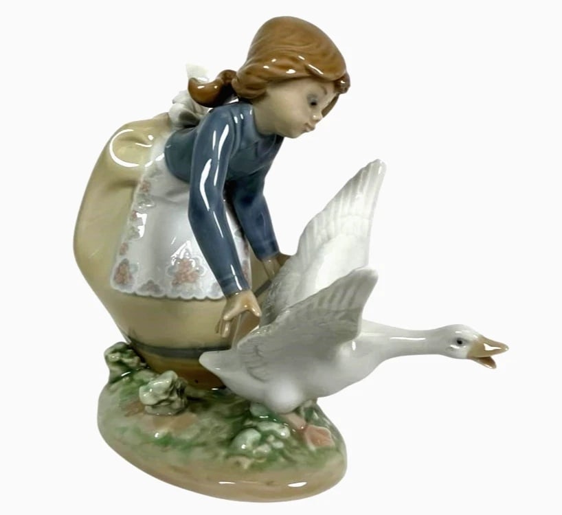 LLADRO WILD GOOSE CHASE 1989-97 PORCELAIN FIGURINE 5553G (1 of 4)