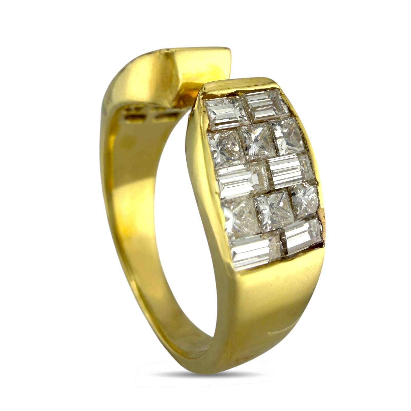 18K Yellow Gold 0.5ct Diamond Ring: 18K Yellow Gold 0.5ct Diamond Ring with Princess and Rectangular Cut Diamonds A refined 18K yellow gold ring designed with structured brilliance and balanced geometry. Twelve princess cut diamonds