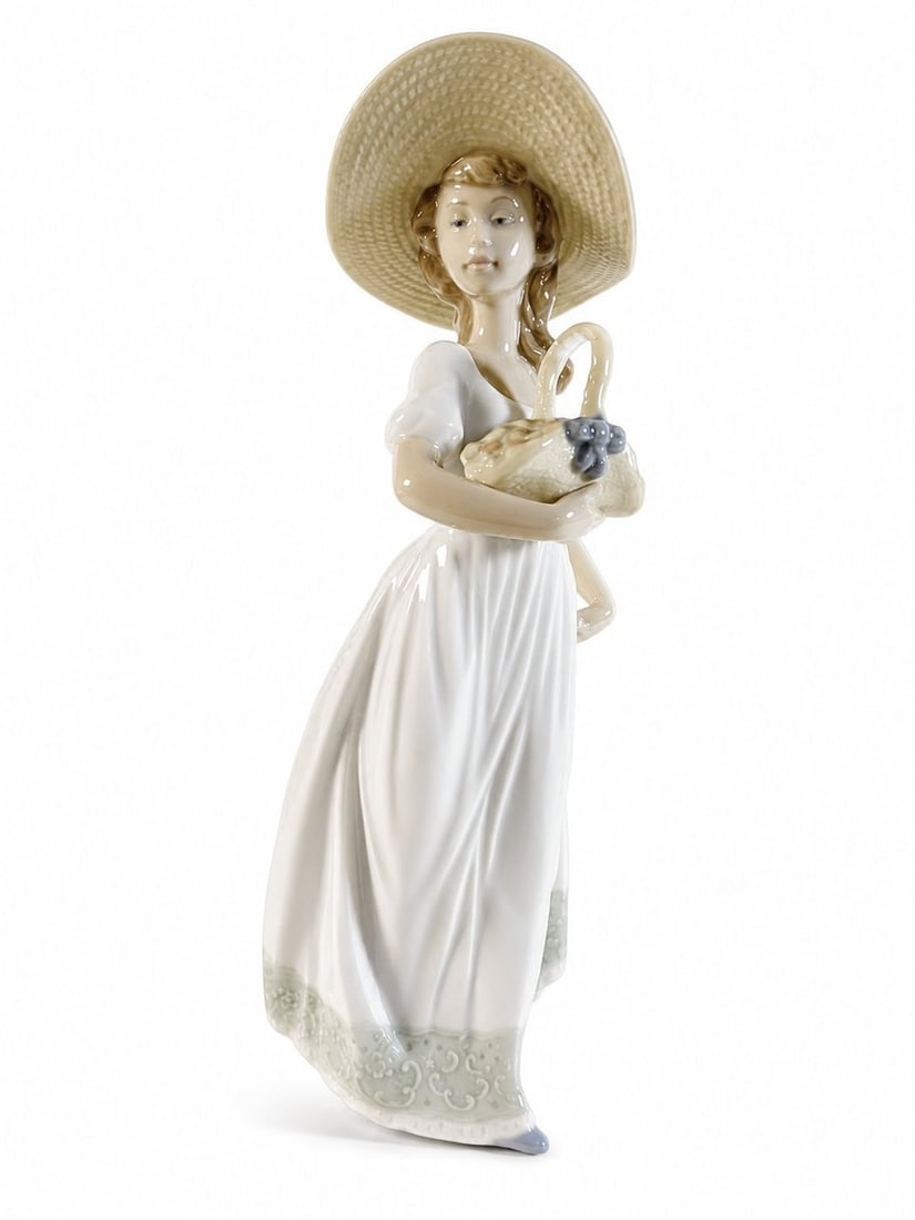 LLADROThe Nao figurine Number 520 (1 of 3)