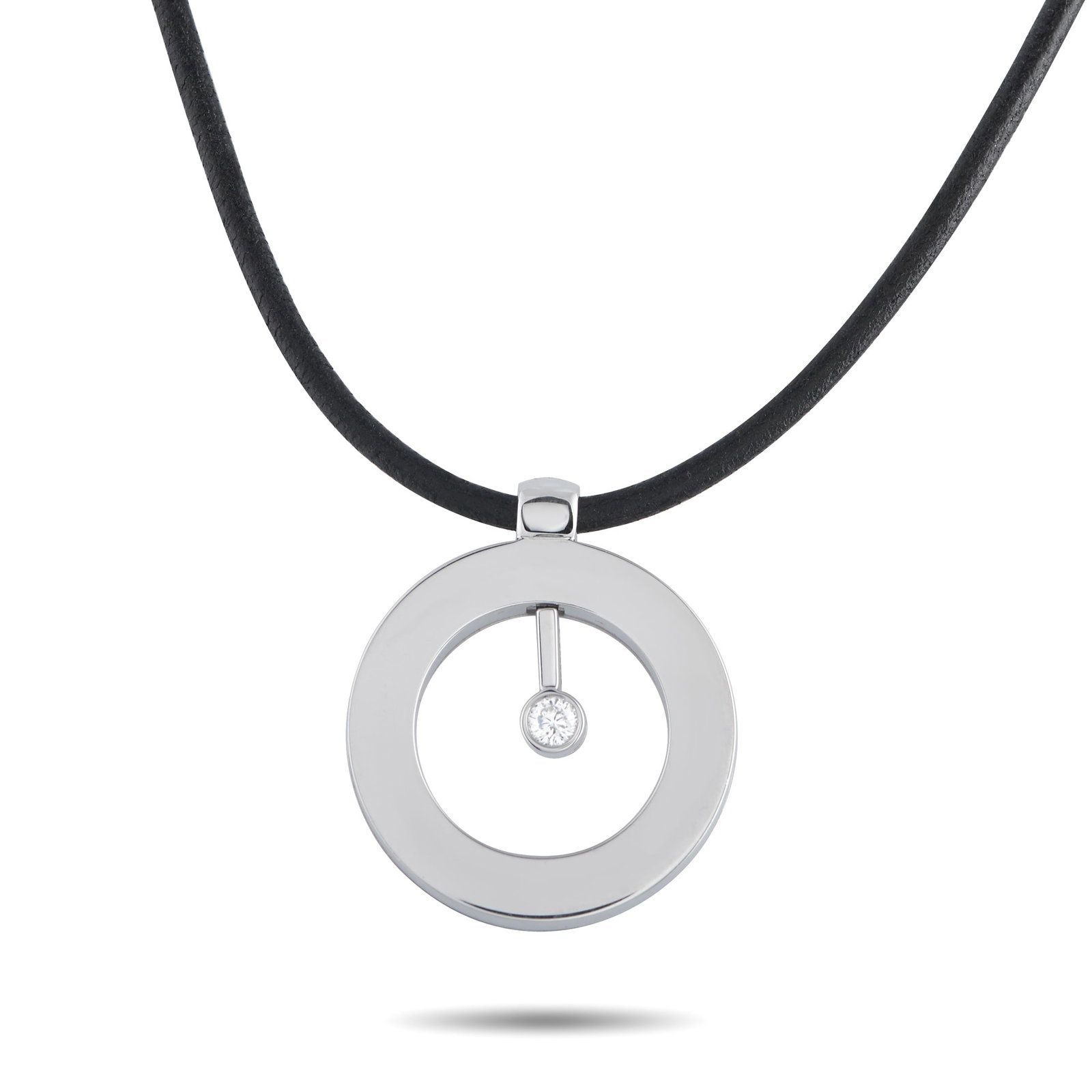 Roberto Coin Cento 18K White Gold Cento Diamond Necklace: A piece defined by precision and a private signature. This Roberto Coin Cento O necklace is anchored by a Cento diamond, cut with 100 facets, sitting in a smooth white gold bezel. The stone is suspend