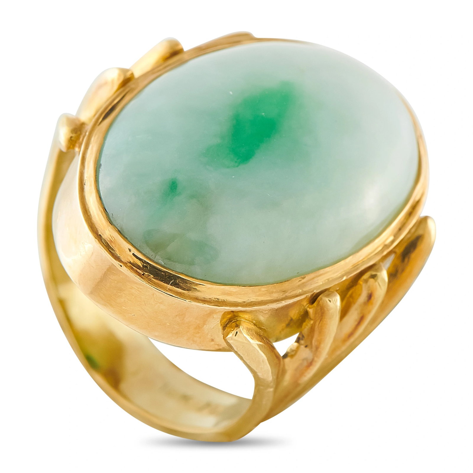 Vintage 18K Yellow Gold Jade Ring: This vintage ring offers a classic sense of sophistication. Ideal for anyone with a minimalist aesthetic, the sleek 18K Yellow Gold setting beautifully showcases the stunning Jade center stone. A 4mm