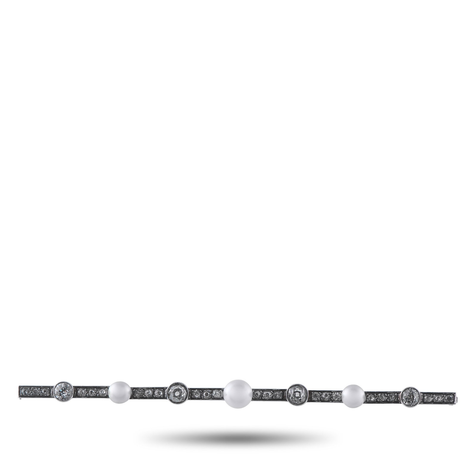 18K White Gold 1.80ct Diamond and Pearl Brooch: This luxury brooch is ideal for anyone with a minimalist aesthetic. Simple and elegant, the 18K White Gold setting features luminous Pearl accents and Diamonds with a total weight of 1.80 carats. This