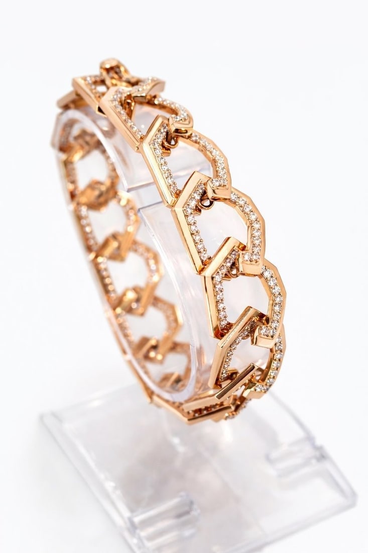 18K Gold Natural Diamond Link Bracelet: 18K Gold Natural Diamond Link Bracelet - Approx. 3.55 Carats Important 18K Gold and Diamond Link Bracelet Total Diamond Weight: Approximately 3.55 Carats A bold and architecturally inspired diamond br