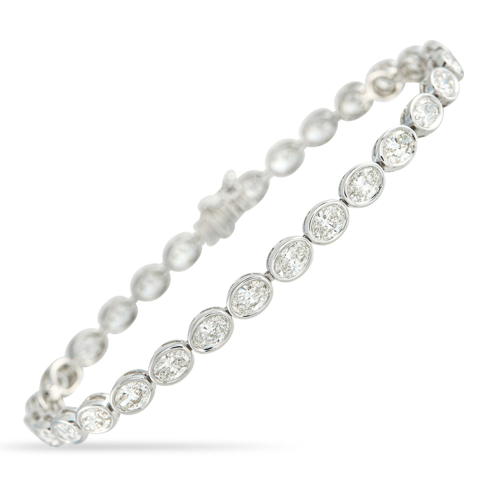 18K White Gold 7.25ct Diamond Bracelet: A series of sparkling Diamonds with a total weight of 7.25 carats makes this bracelet simply unforgettable. Simple, elegant, and perfectly understated, it’s crafted from 18K White Gold and measures 