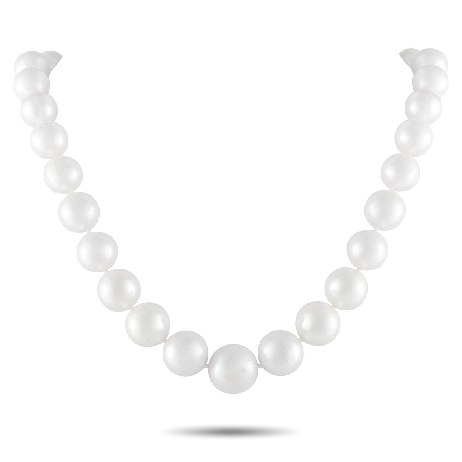 18K Yellow Gold 1.0ct Diamond and Pearl Necklace: This necklace is crafted in 18K yellow gold and weighs approximately 13.0 grams. It features a strand of lustrous white pearls measuring approximately 12.4mm to 17mm, joined by a decorative gold clasp