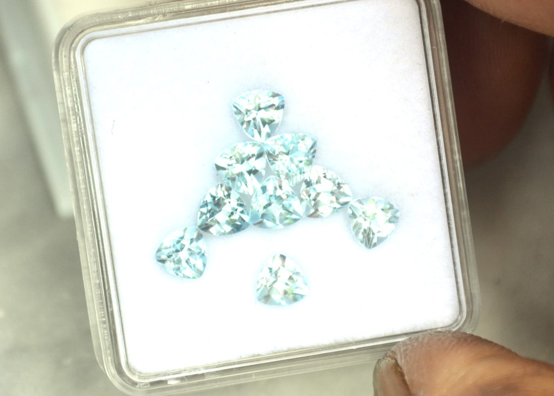 5.00 Carat Matched Set of Trillion Cut Sky Blue Topaz - 2