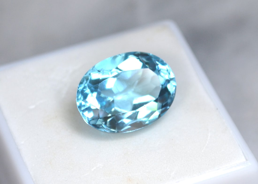 13.00 Carat Oval Cut Sky Blue Topaz - 2