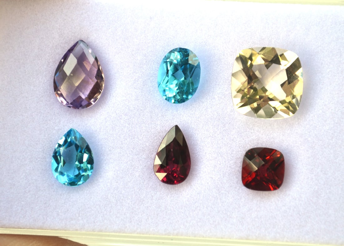 10.44 Carats of Mixed Jewelry Grade Gems: Fine set of gems. Amethyst, Topaz, Labradorite, Garnet. All jewelry grade. Most gems sold online aren't jewelry grade. They're either poorly cut, have weak color or too many inclusions, giving them