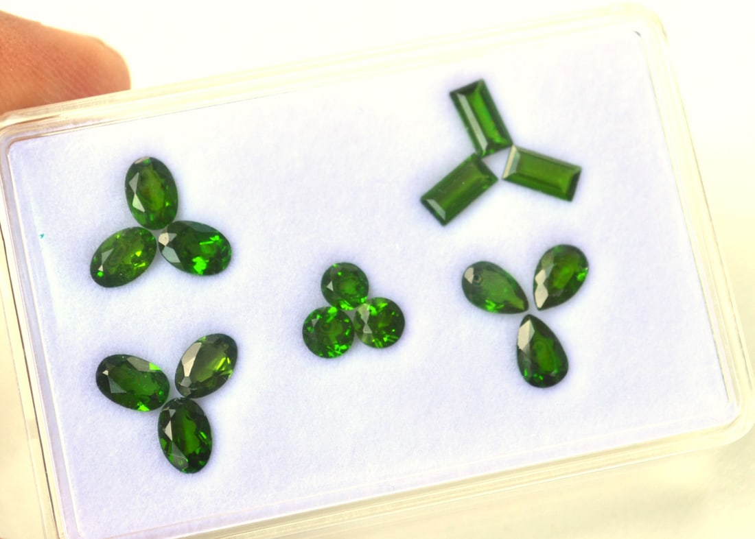 5.61 Carats of Jewelry Grade Chrome Diopside: Beautiful set of jewelry grade Chrome Diopsides. Fantastic cut, color and clarity. Most gems sold online aren't jewelry grade. They're either poorly cut, have weak color or too many inclusions,
