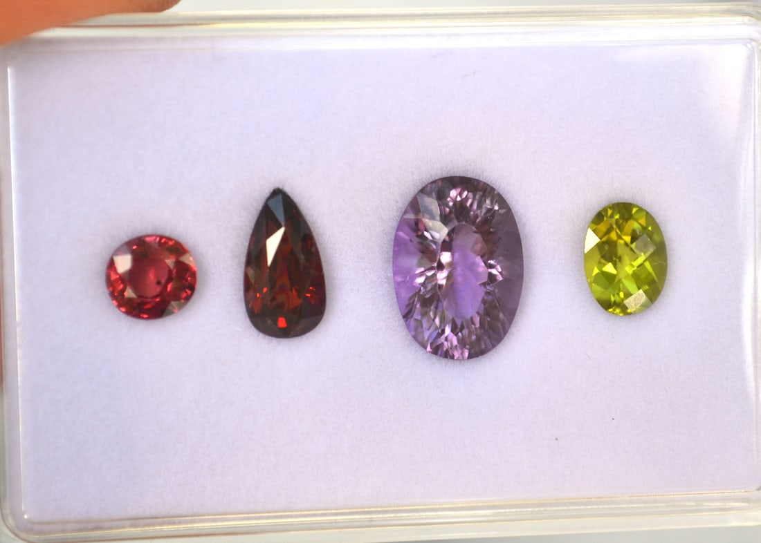 9.85 Carats of Jewelry Grade Mixed Gems - 2