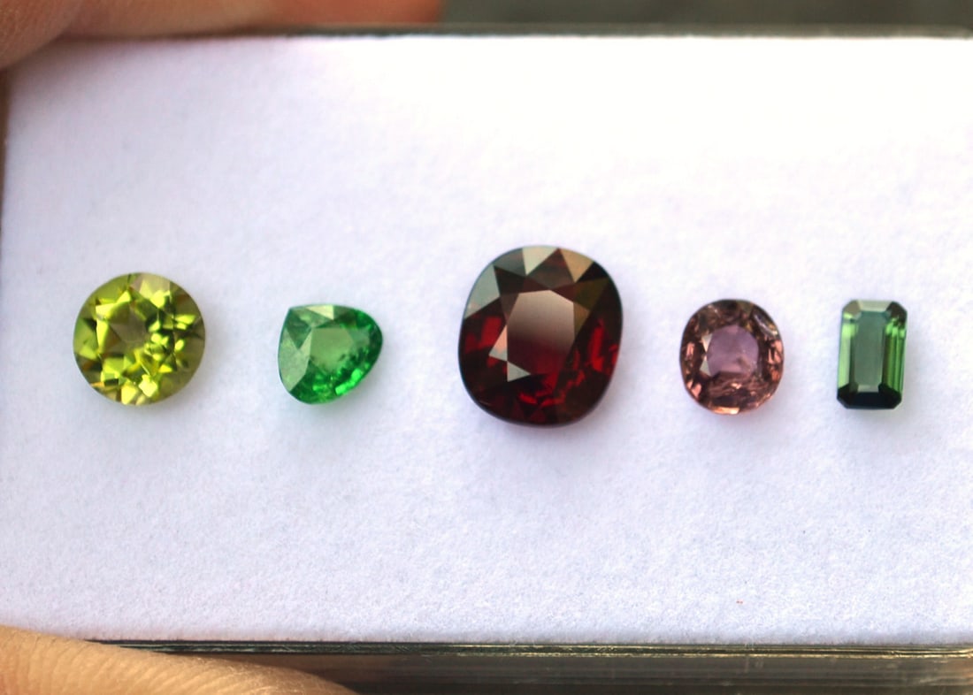 7.62 Carats of Mixed Gems: Fantastic set of jewelry grade gems including a 0.73 carat Tsavorite Garnet, a 0.95 carat Spinel, a 1.45 carat Peridot, a 4.05 carat Garnet, and a 0.44 carat Tourmaline. Great mix of stones at a great