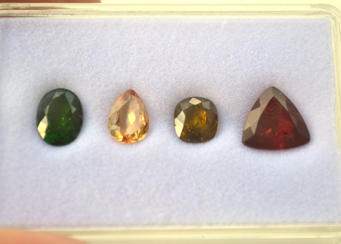 7.56 Carats of Jewelry Grade Mixed Gems - 2