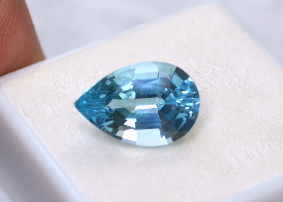 7.24 Carat Pear Cut Sky Blue Topaz - 2
