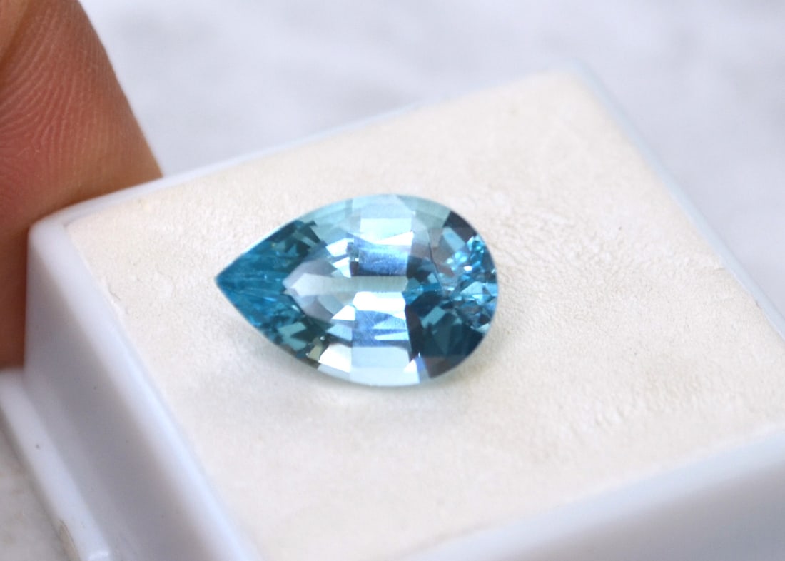 7.24 Carat Pear Cut Sky Blue Topaz - 3