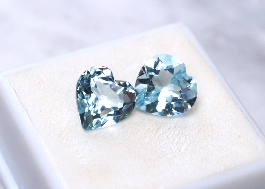7.67 Carat Near Matched Pair of Heart Shaped Sky Blue Topaz - 3