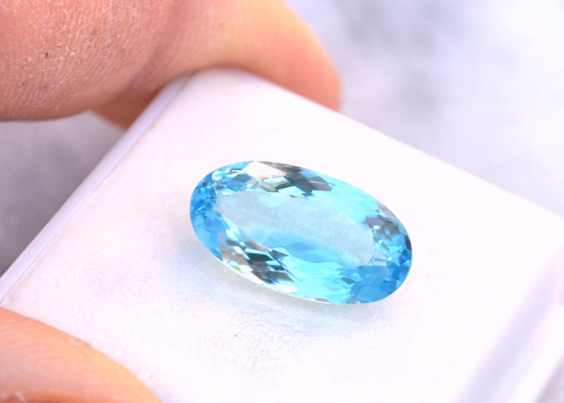 10.41 Carat Oval Cut Intense Sky Blue Topaz - 2