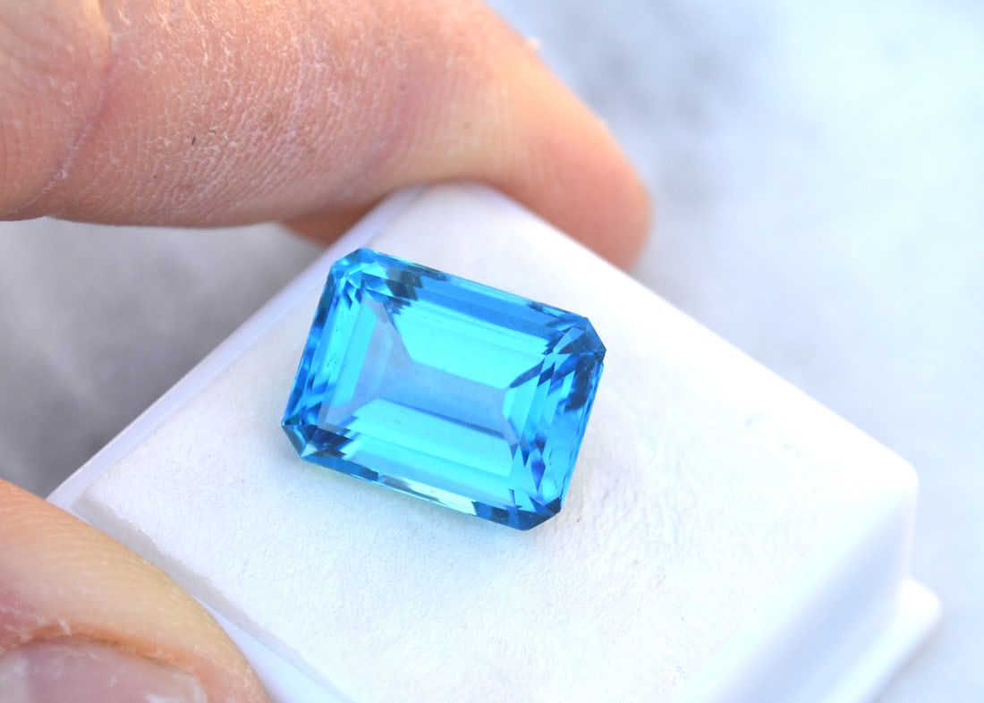 14.59 Carat Octagon Cut Intense Sky Blue Topaz - 2